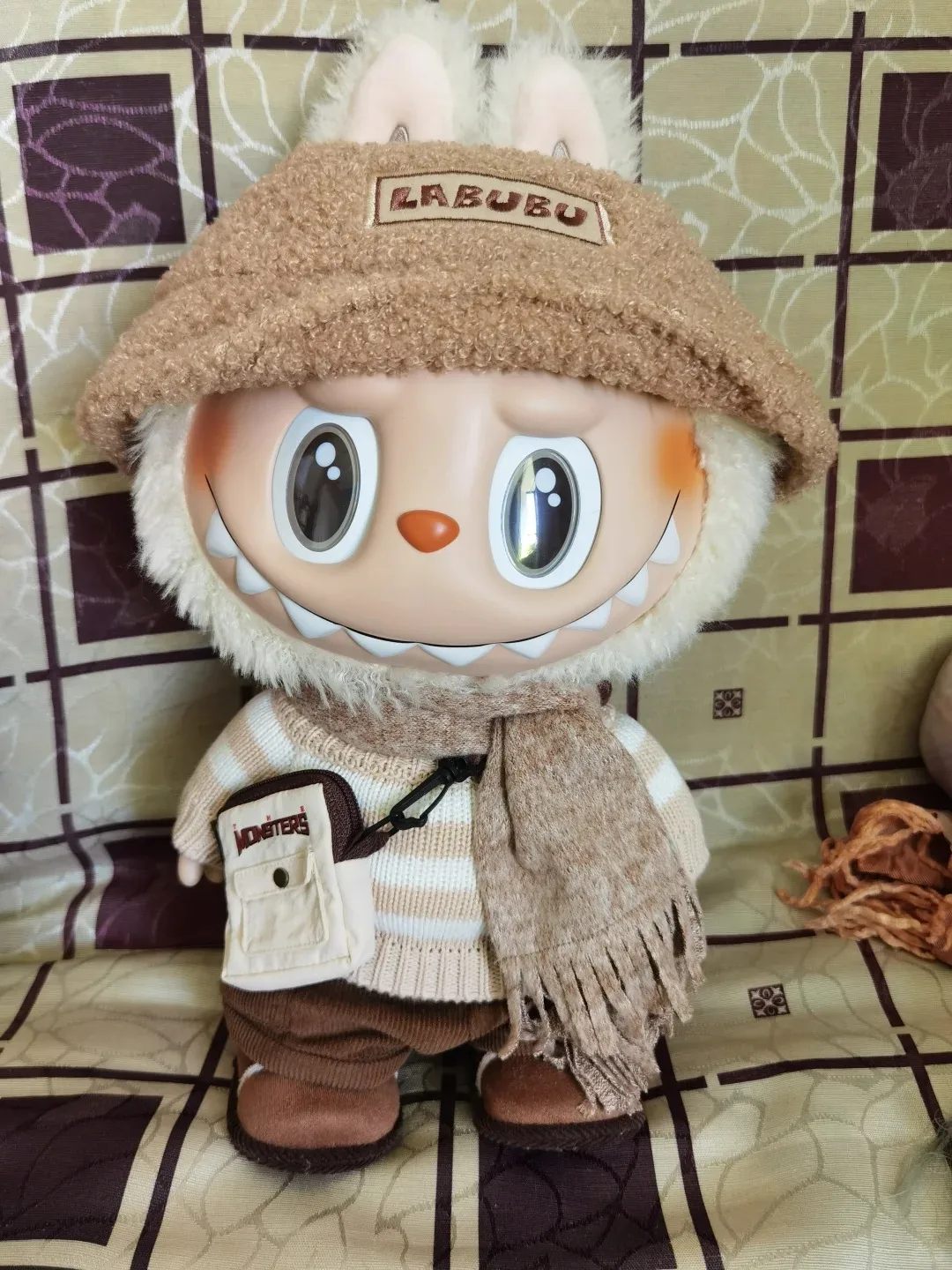 

Оригинальная коллекционная фигурка POPMART Labubu Dress Be Latte Series — милый и интересный сюрприз, подарок на день рождения, в наличии