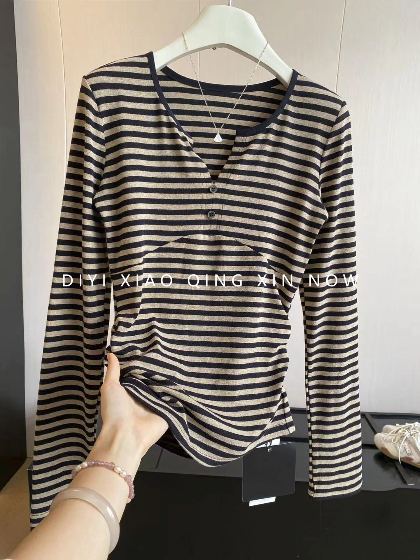 Slim Fit Striped V-neck Long Sleeve T-shirt Women's New Style Elastic Base Shirt Hot Girl Afternoon Minor Tone Top