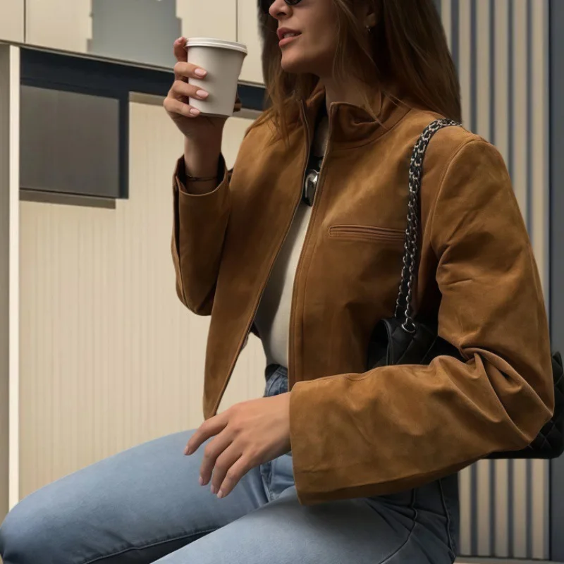 2025 جديد الوقوف طوق الجلد المدبوغ الملمس سترة نسائية بسيطة الرجعية تنوعا سترة قصيرة عادية ومريحة