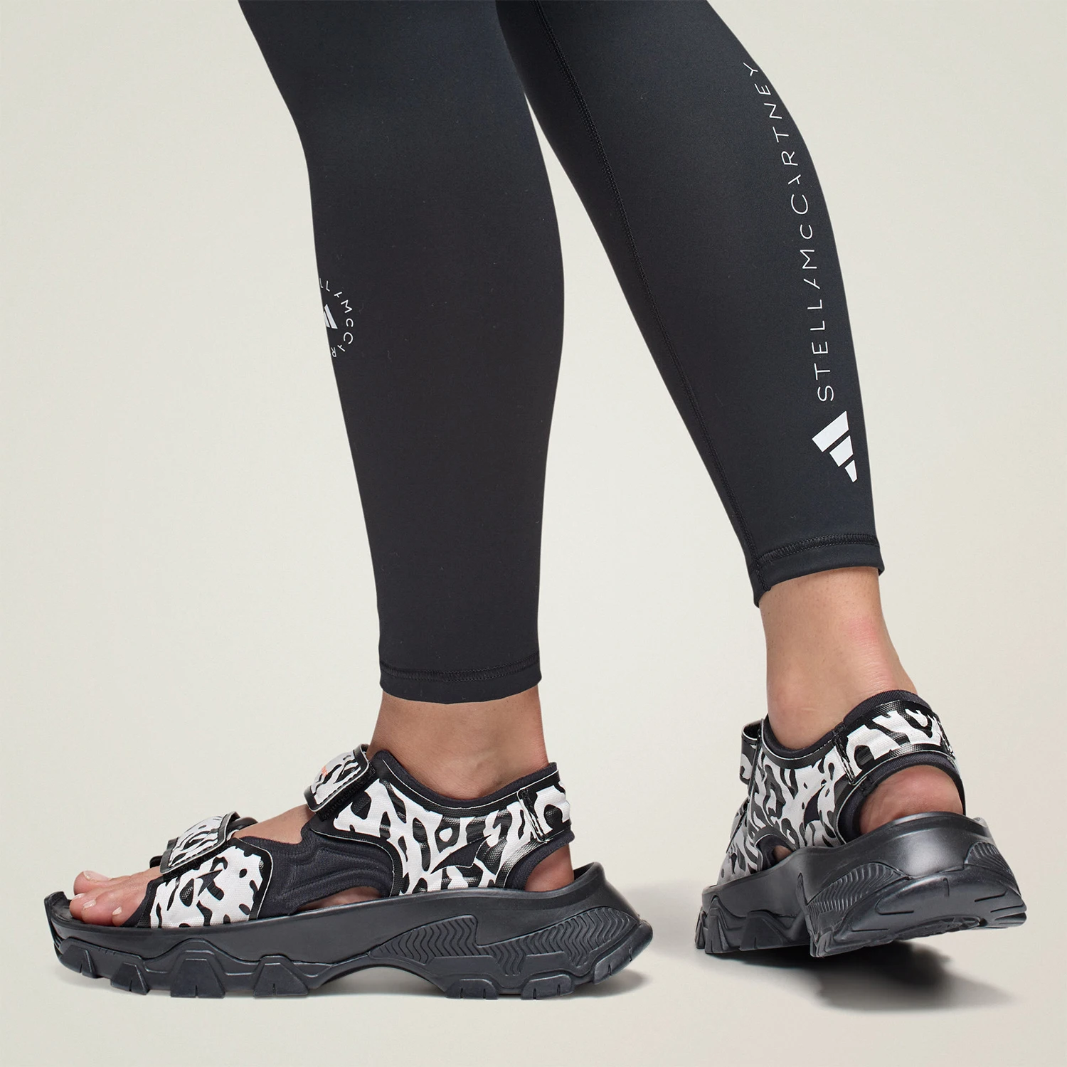 

Оригинальные новые женские спортивные сандалии Adidas для активного отдыха IF1797