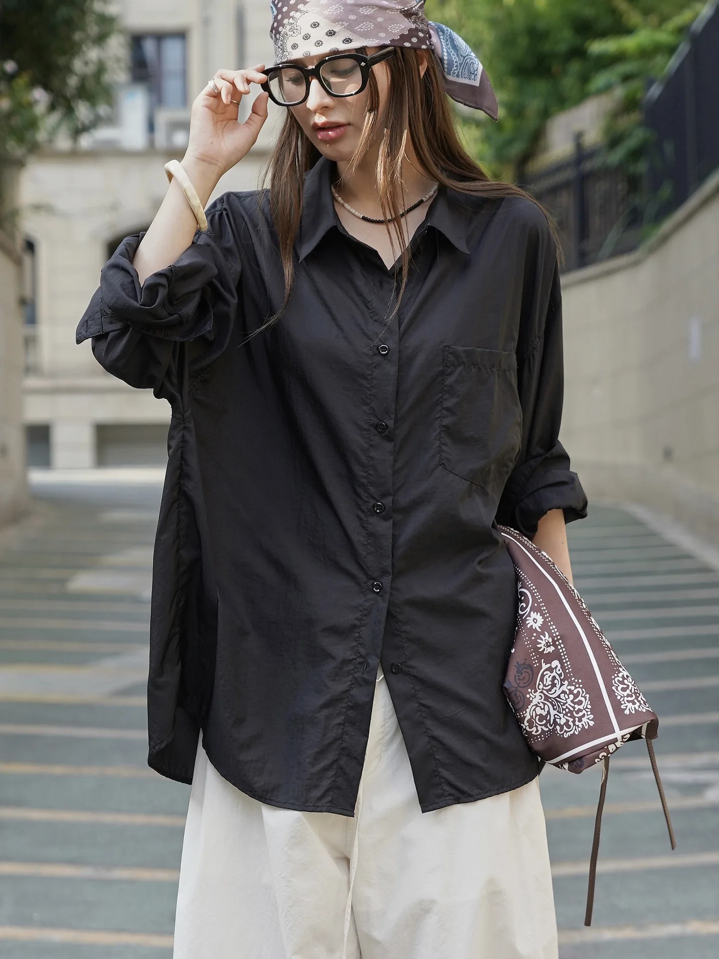 

Summer women's casual solid color lapel long sleeved pocket decoration loose shirt