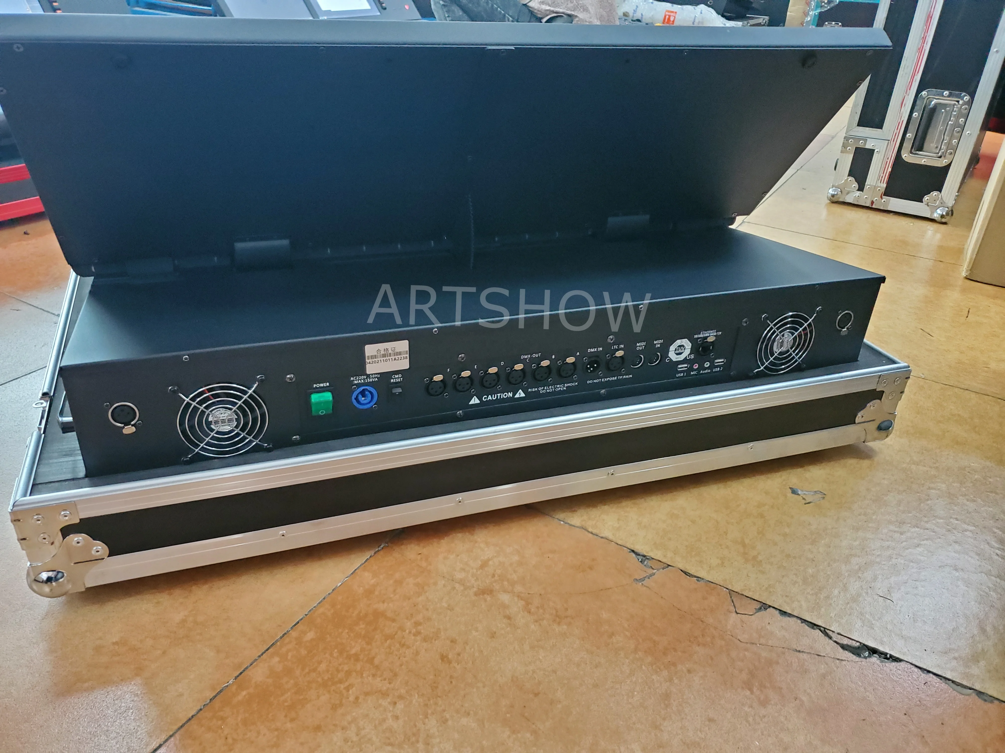 Controller DMX per illuminazione scenica professionale Grand Ma 120G SSD/CORE I7 CPU 8G RAM Grand MA2 Console Dmx512 con Flight case