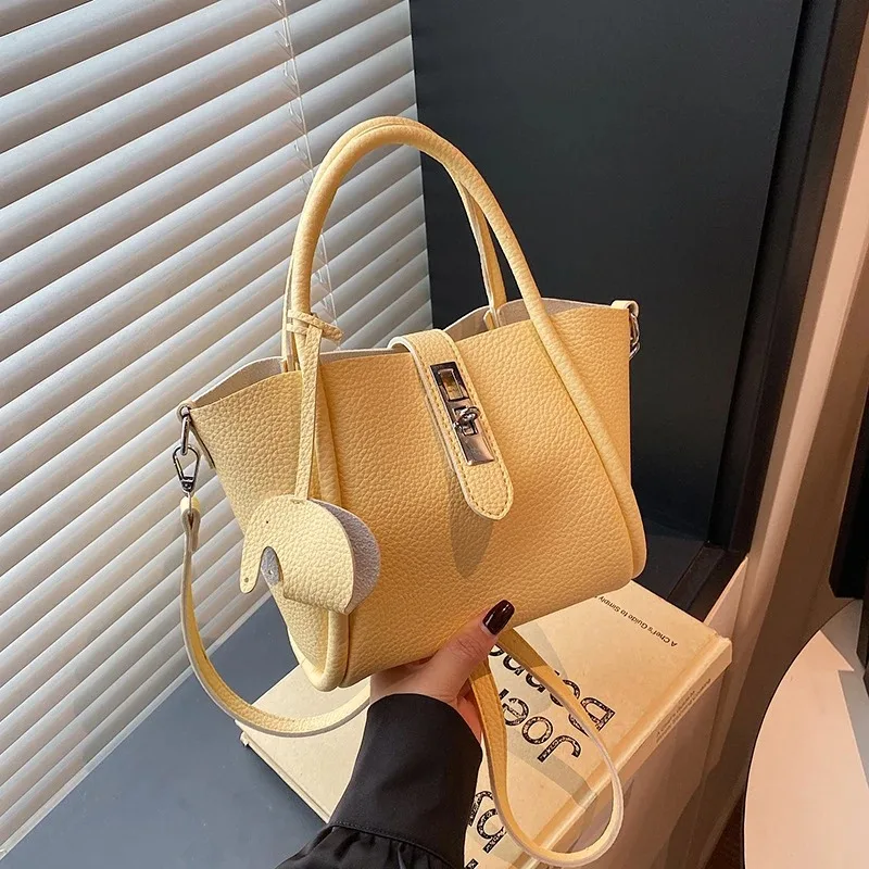 

Fashion Hot-selling Tote Bag Niche Design Basket Bag High-quality Leather Simple Commuter Bags Solid Color Versatile Casual Bags