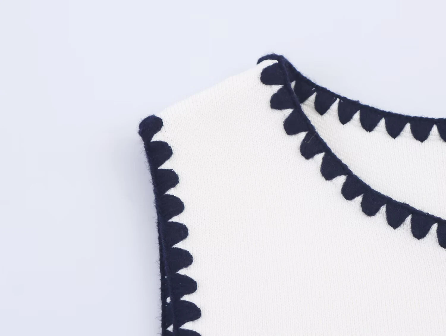 Dameskleding 2025, zomer nieuwe mode-stijl, elegant gebreid vest met contrasterend borduurwerk