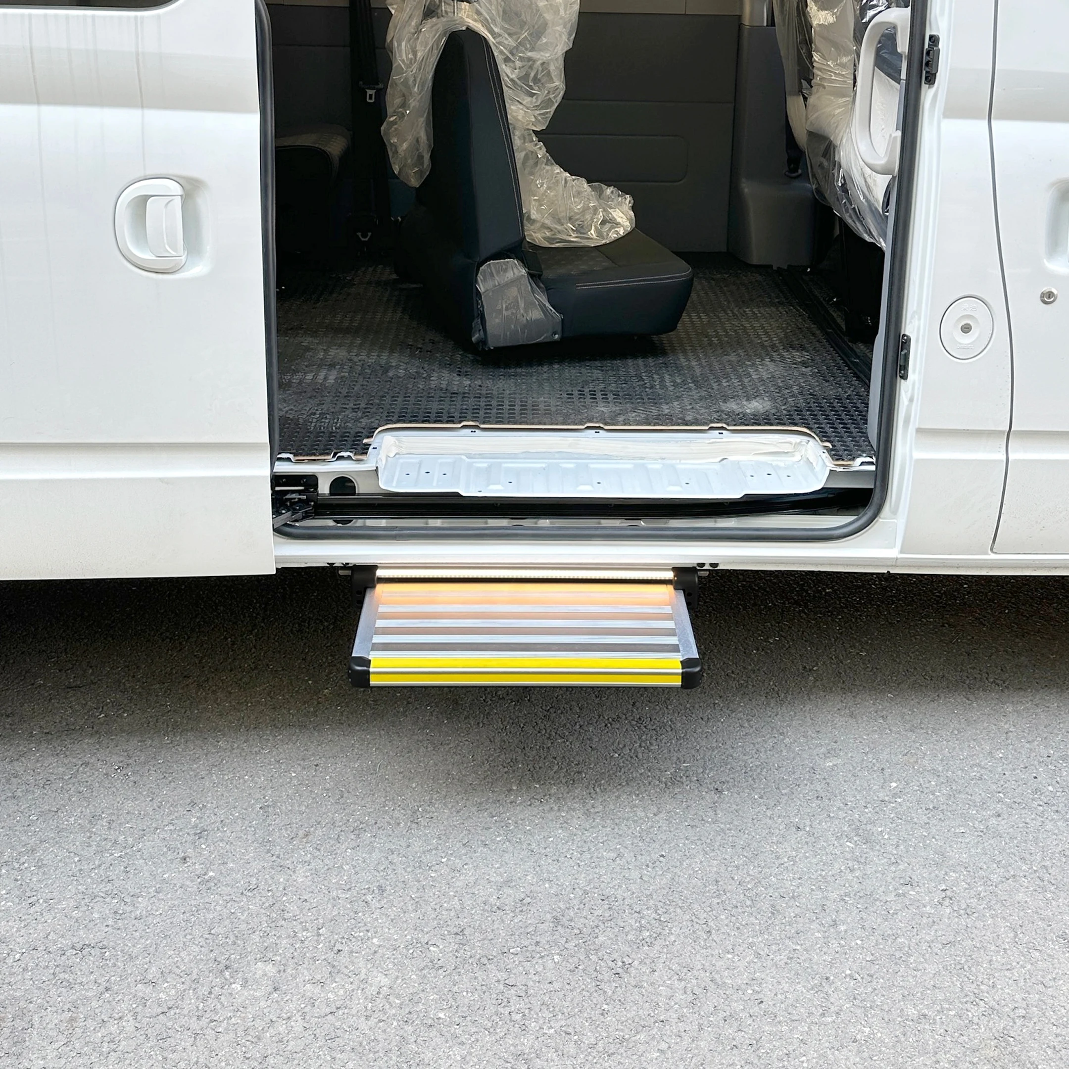 

Универсальные алюминиевые напольные ступеньки SEF 600x300 мм для автобусов - новое производство Цзянсу