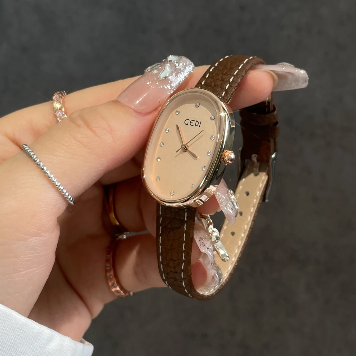 

Oval Women'S Watch Artistic Style, High-Value And Elegant Women'S Wristwatch, Exquisite Women'S Watch, Fashionable Quartz Watch.