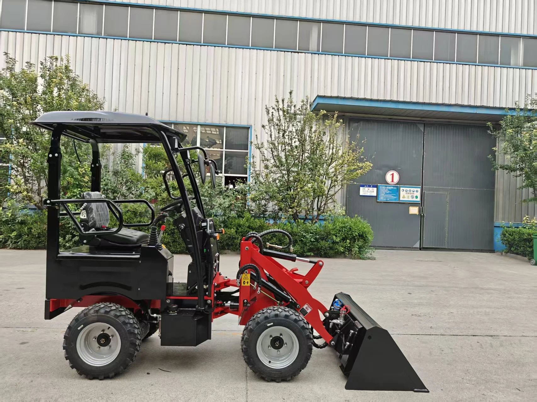 Mini Loader with Large Capacity Skid Steer Loader Front Loader Backhoe Loader Wheel Loader for Home Use Factory Direct Sale