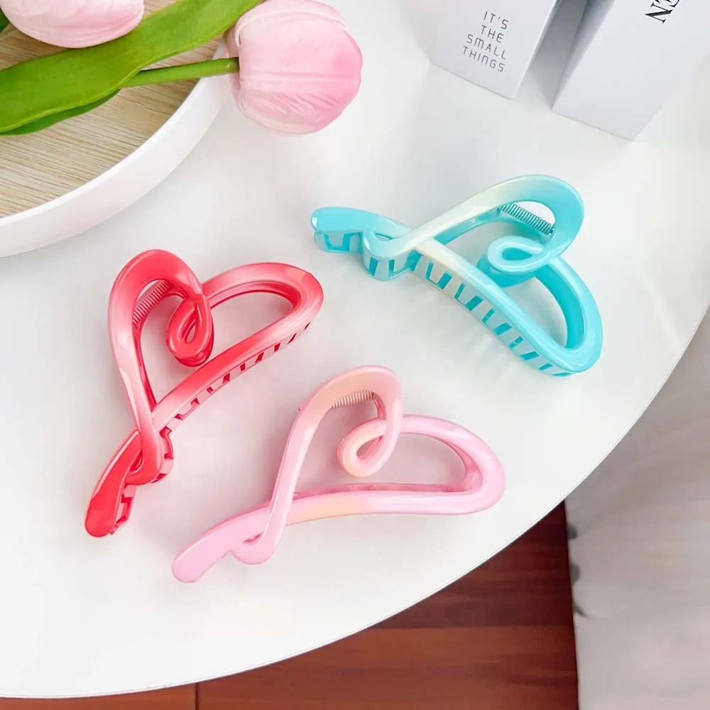 Korean Y2K Style Love Heart Hair Claw Hair Accessories Headwear Korean Hair Claw Gradient Color Hollow Love Heart Hair Grab Clip