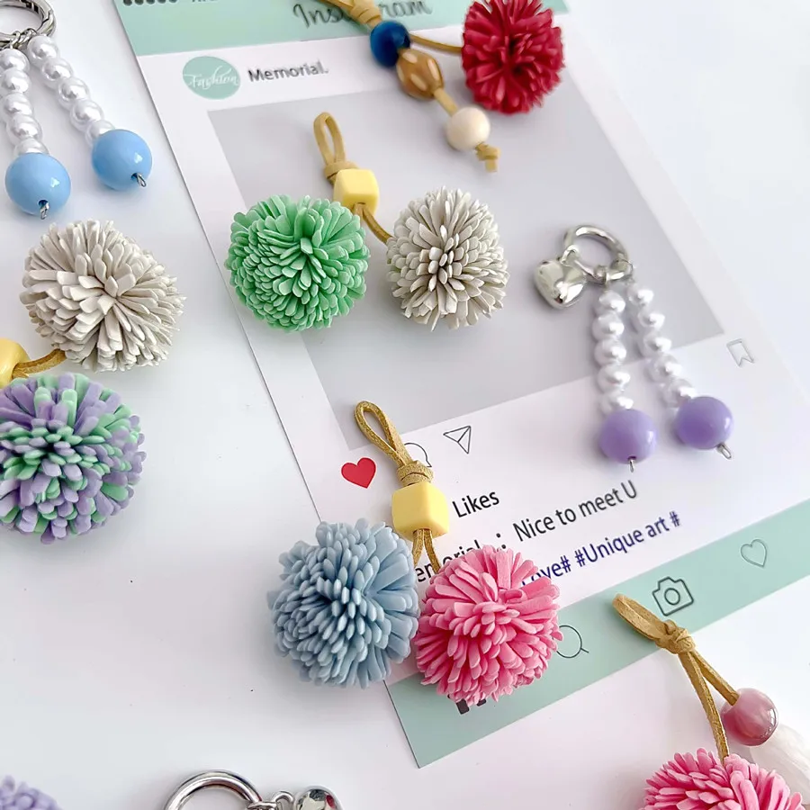 Niedliche Makronen-farbige Schuhblumen-Charms, Tannenzapfen-Pompom-Quasten-Anhänger, vielseitige DIY-Accessoires für Schuhe und Handtaschen-Dekoration – Detail 7