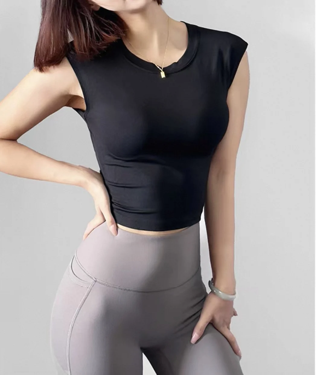 سترة يوجا مثيرة وجميلة للنساء، وسادة صدر ثابتة متكاملة مضادة للصدمات، ملابس رياضية علوية، تي شيرت رياضي صيفي #2