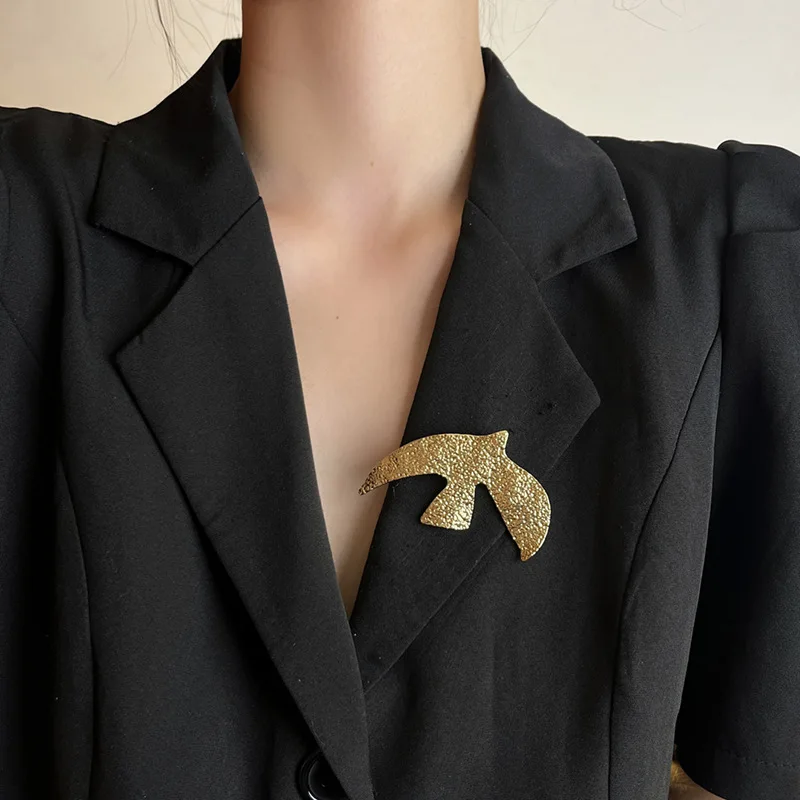 

Personality high-end exquisite peace dove luxury temperament suit brooch women