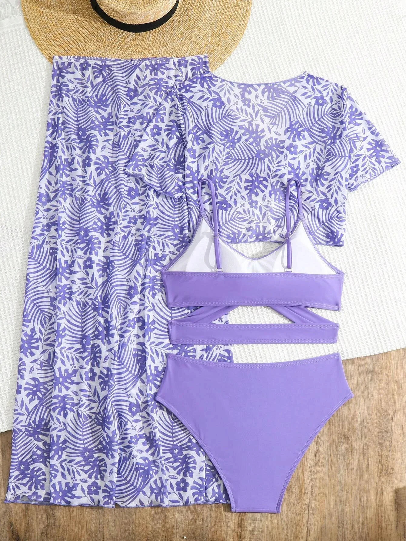 

Фиолетовый комплект бикини с перекрестными бретелями и пляжной накидкой с тропическим принтом