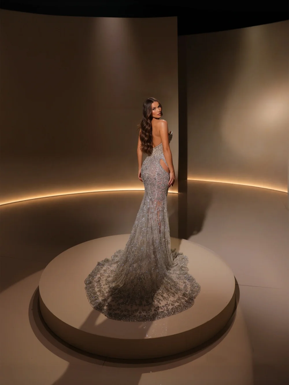 Intricate Embroidery Beaded Wedding Dress Sparkling Crystal Backless Bridal Gown Customized Opulent Mermaid Dresses For Bride