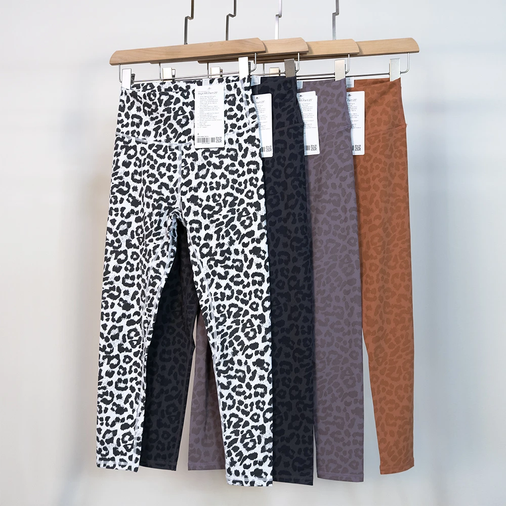 Damen-Yoga-Hose in Übergröße mit Leopardenmuster, schnelltrocknend und atmungsaktiv, geeignet zum Laufen, für Yoga und für den täglichen Sport. – Detail 2