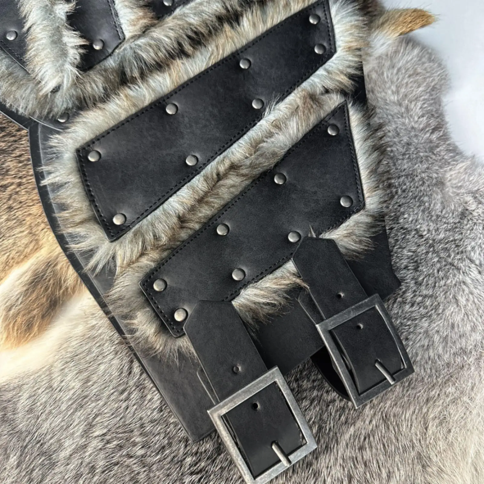 cosplay-medieval-chest-plate-for-knight-viking-warrior-half-armor-pu-leather-breastplate-with-rivet-style-decor-faux-fur-accents