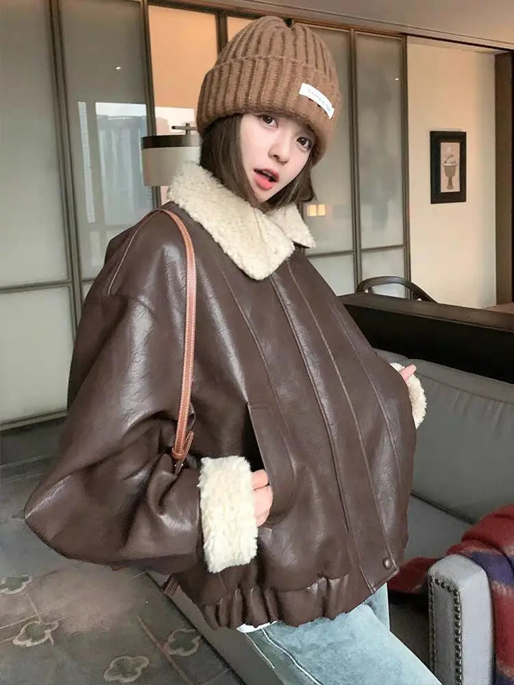 

Куртка из овечьей шерсти, темно-зеленая женщина, праздник, сезон, праздник, период, фестиваль, время работы, вечеринка, фаза, случай, сценическое выступление