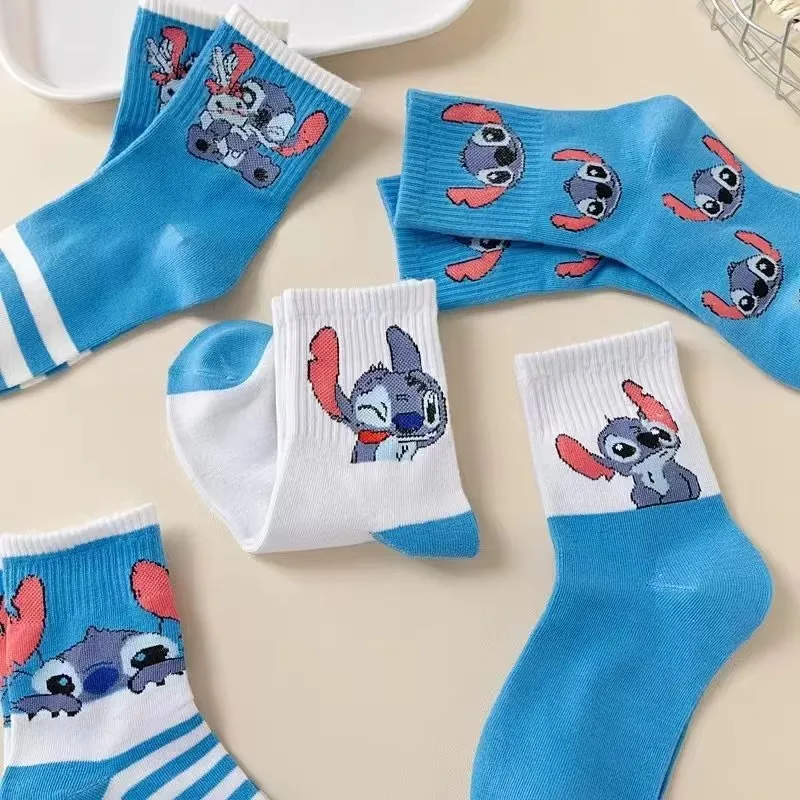 Aleatório 2 pares disney stitch algodão quente esportes meias femininas outono inverno dos desenhos animados meias de tubo médio feminino