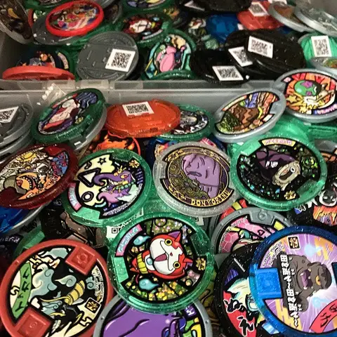 Genuine Japanese Anime Yokai Watch DX Peripheral Medals Key Collection Emblem Toy Suitable for Japanese Language Yokai Products