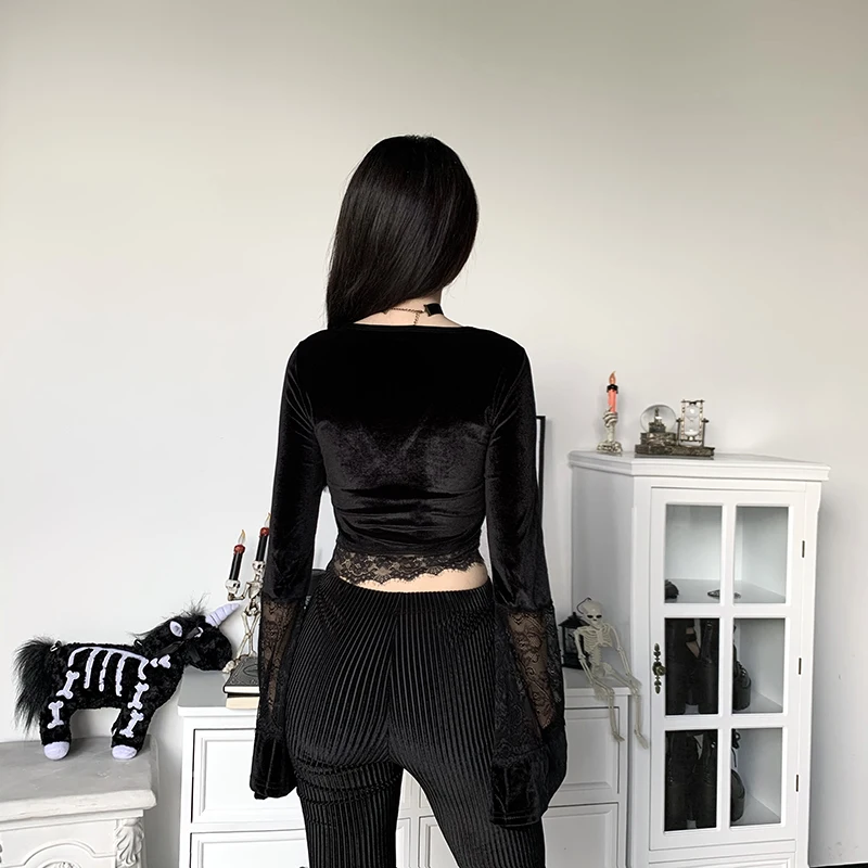 Goth Sexy Lace Flared Long Sleeve Corset Crop Tops Women Estetyczne czarne aksamitne koszulki z dekoltem w szpic Y2K Vintage Tops Tees Streetwear