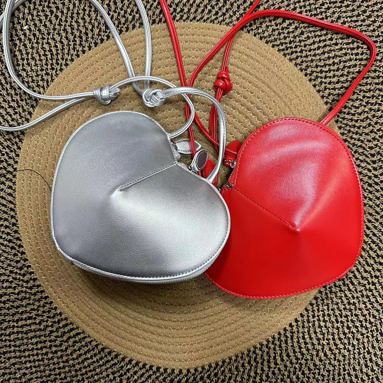 

Design Red Heart-shaped Women Bag Fashion Shoulder Crossbody Bag Simple and Versatile Shell Bag