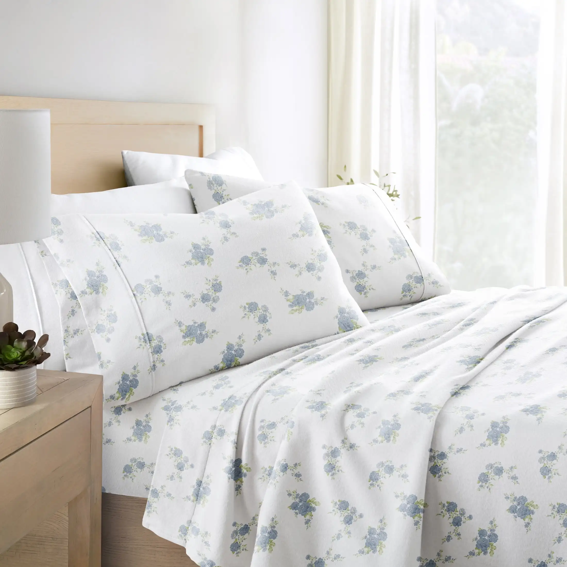 

Light Blue Rose Bunch 4 Piece 100% Cotton Flannel Deep Pocket Sheet Set, Queen, by