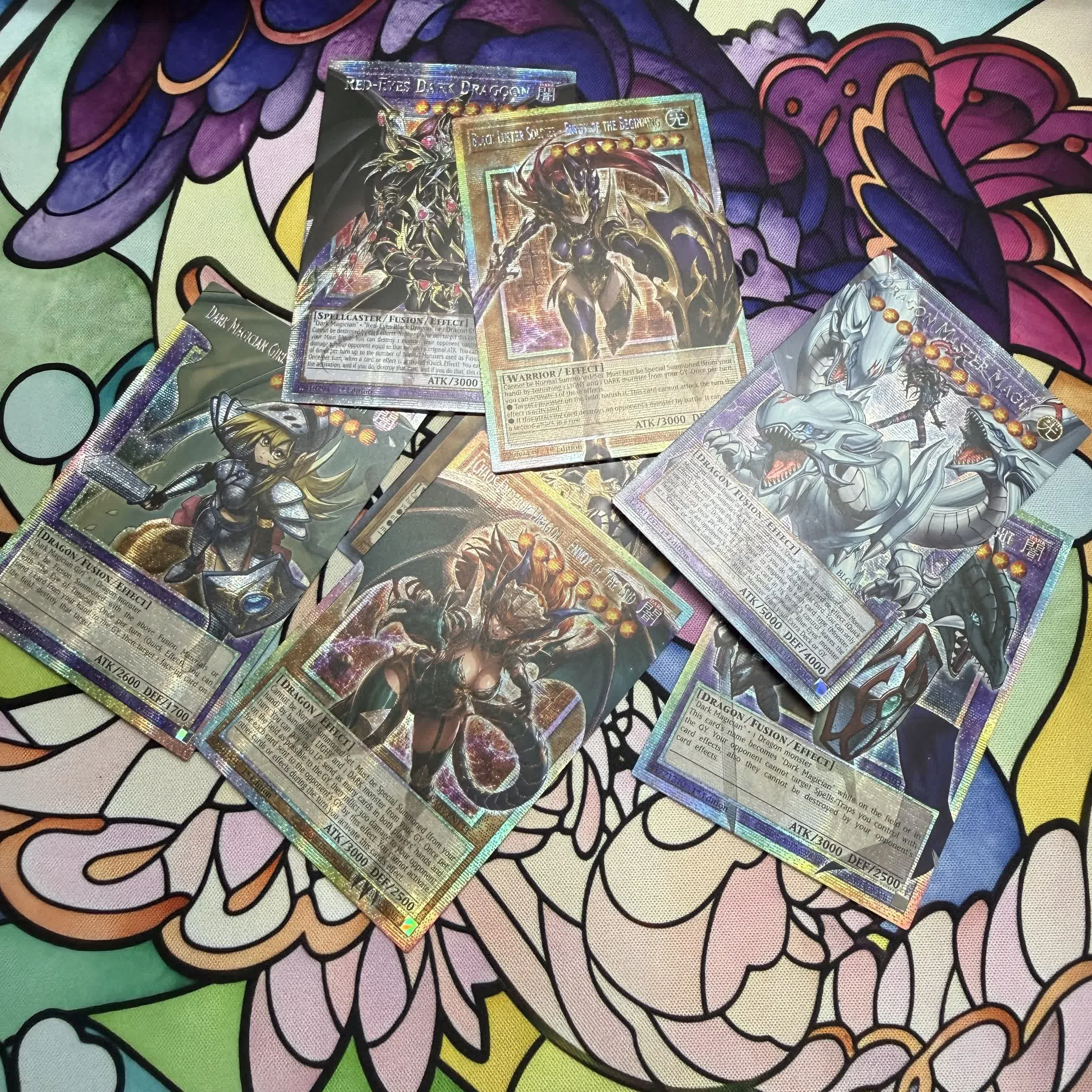 Yu-Gi-Oh Dark Magician Girl, der Drachenritter, der Drachenmeister, Magia, der Drache mit den roten Augen, der dunkle Drache, der Chaos-Kaiser-Drache – Gesandter des Endes – Detail 5