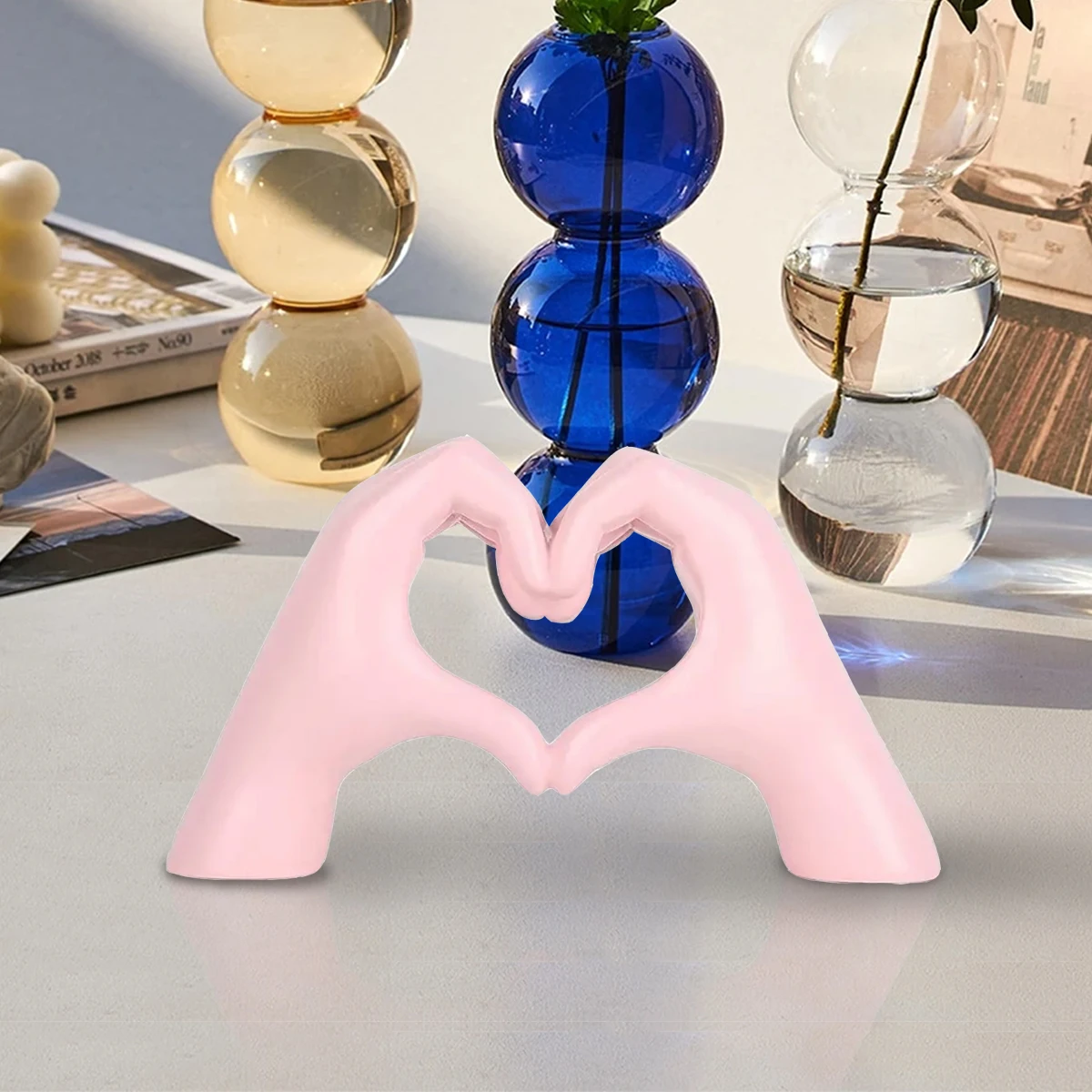 Resin Plating Golden Heart Gesture Statue Home Decor Minimalist Book Room Foyer Entryway Loving Knick Knacks for Women Accent