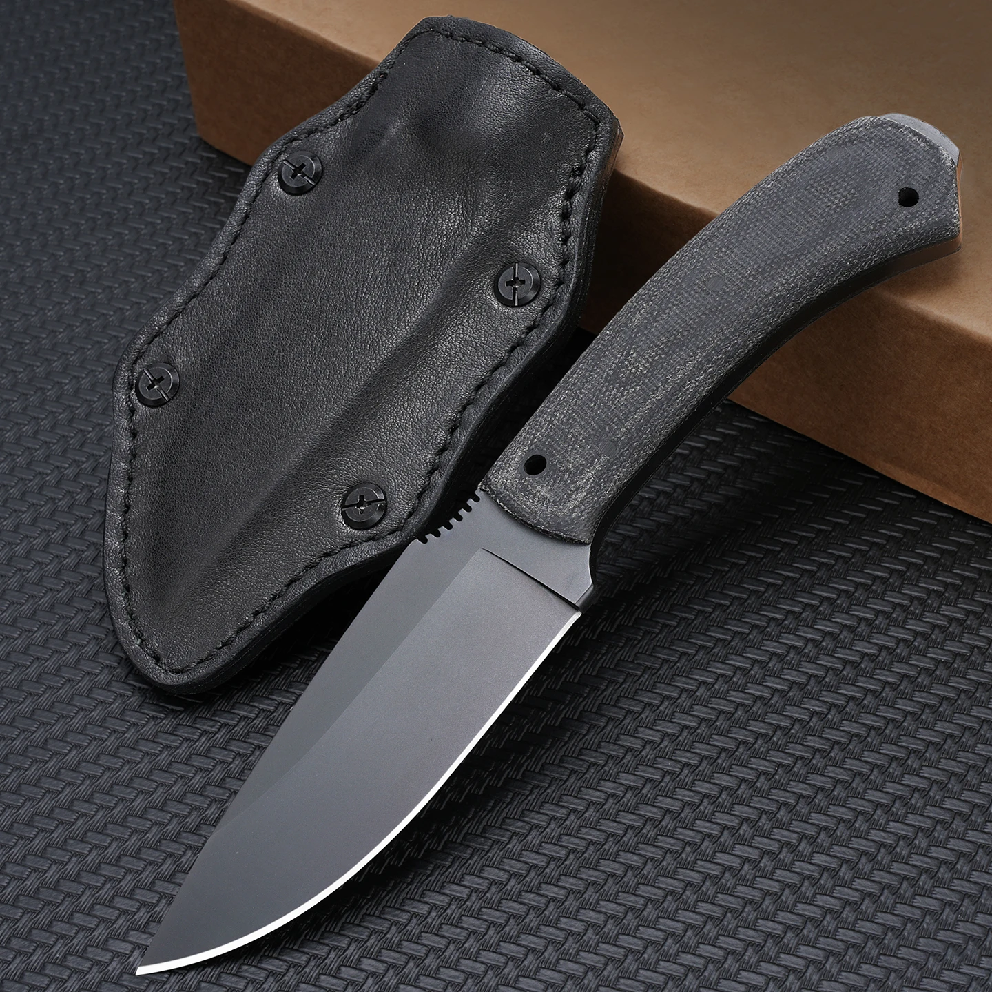 WK - Woodcutter  An all-steel outdoor knife with three layers of silent sheath and Mikata handle. Three layers of silent sheath.
