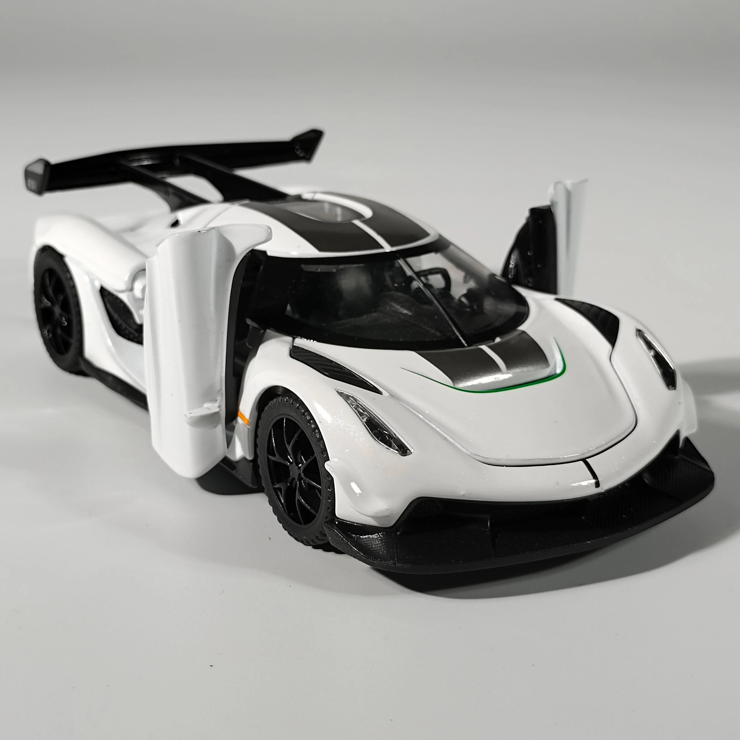 

1:32 Jesko Supercar из сплава, литая модель автомобиля, классический дисплей, украшение, коллекция украшений, подарок с другом для детей