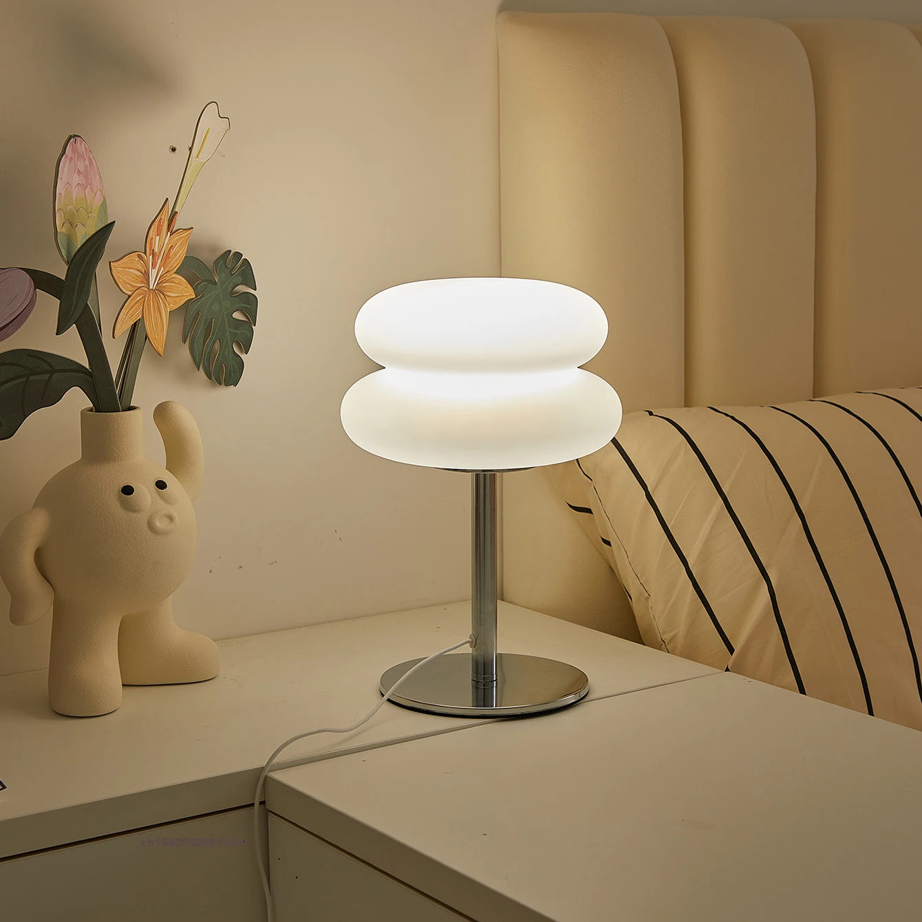 French cream table lamp plastic lampshade  USB plug 9-level dimming bedroom bedside lamp mushroom  atmosphere decorative lamp