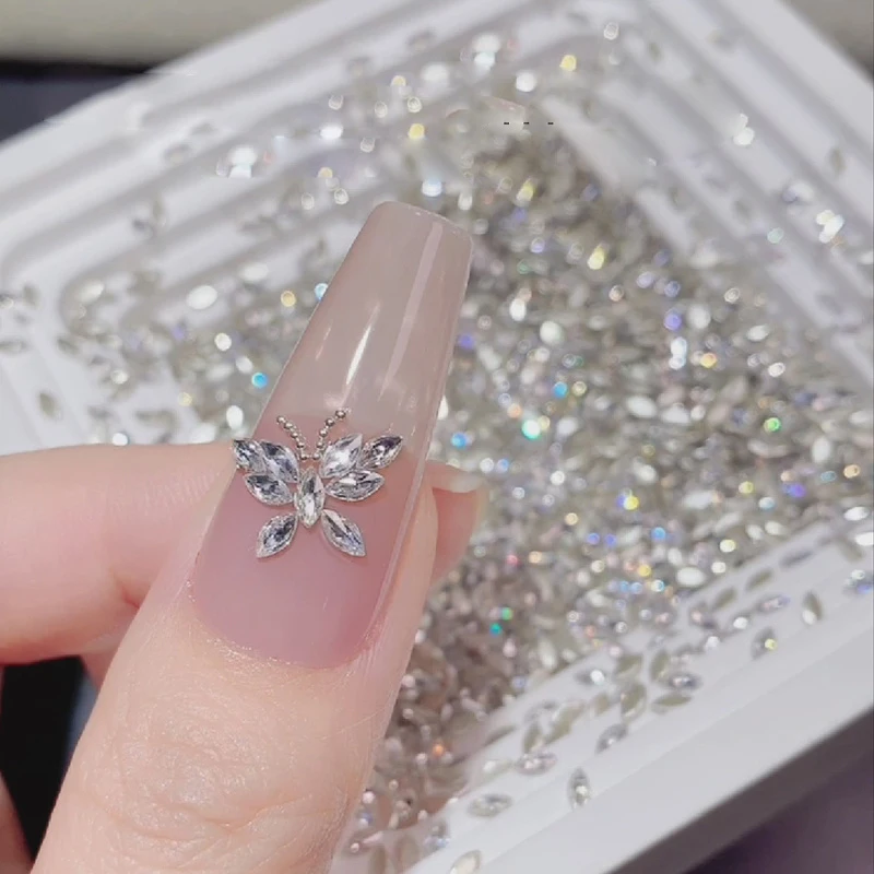 100 szt. Mini Diamenty do Paznokci 1.5x3mm, Srebrne, Przezroczyste, w Kształcie Rombu i Końskiego Oka, Błyszczące Cyrkonie, Ozdoby do Paznokci, Kryształki do Paznokci