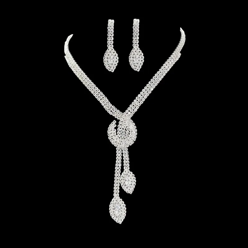 

Two-piece set of women's earrings and necklace, fashionable, luxurious, and sparkling jewelry, perfect for holiday gifts