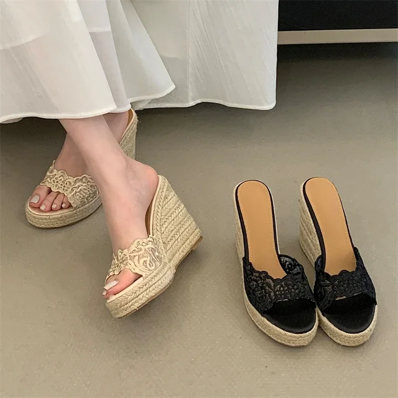 

Женские шлепанцы Aneikeh в отпускном стиле с вышивкой и вырезами, на толстой подошве, летние, на платформе, на высоком каблуке, с плетеным верхом