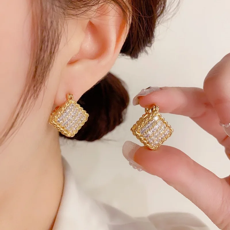 2024 New Year Niche Light Luxury High End Women's Earrings Super Shiny Full Diamond Geometric Double Sided Rhombus Earrings Fash
