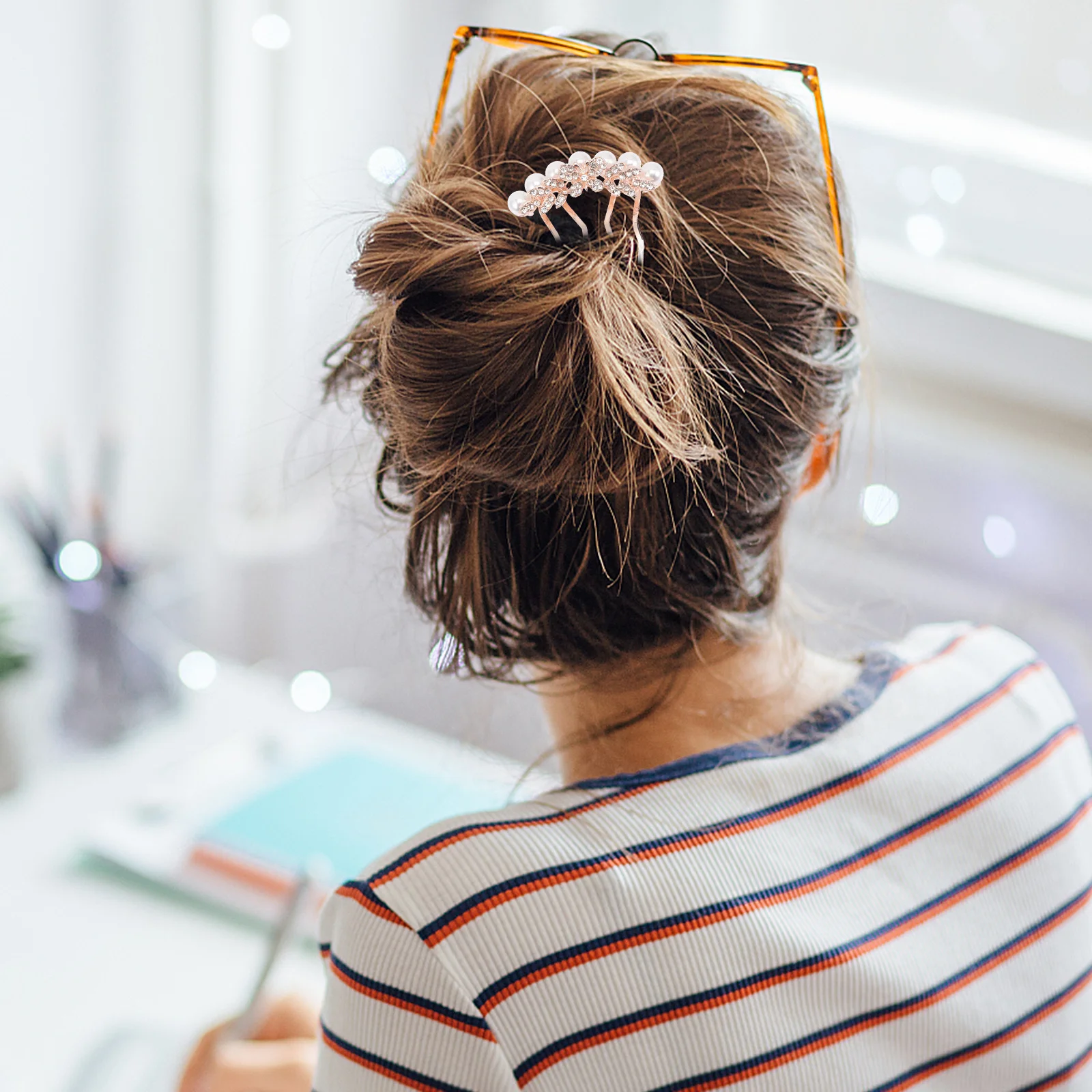 

2Pcs Bride Hair Comb Pearl Rhinestone Side Comb Women Headdress Elegant Party Wear Women Headdress Vintage Hair Side Combs