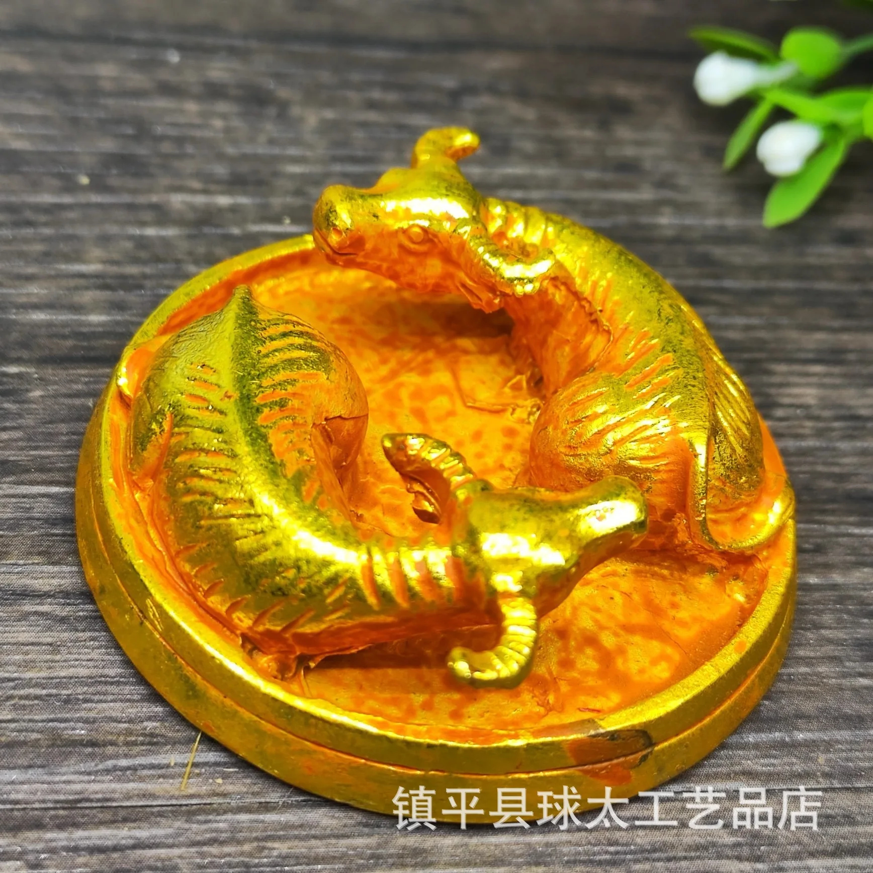 

Turn the world around gilt alloy ornament