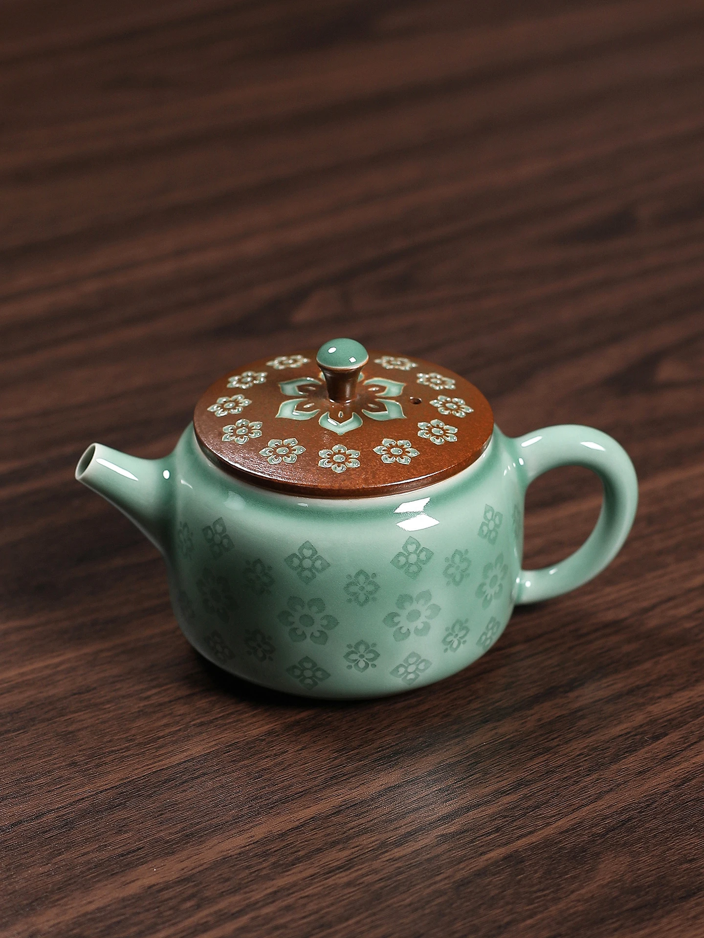 Handmade Blue Porcelain Tea Pot Single Pot Longquan Engraved Flower Tea Brewing Kung Fu Tea Set for Home Use Traditional Craft