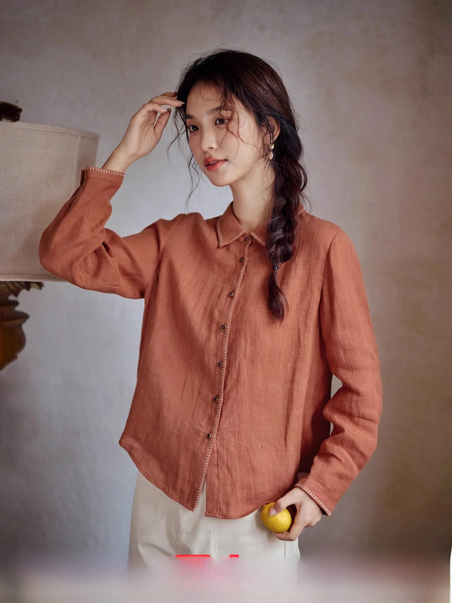 

Красная льняная рубашка с длинным рукавом, повседневная, свободного кроя, женская, осень 2025, новая коллекция, весна-осень, дышащая, комфортная