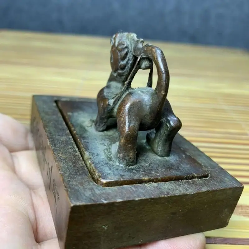 Superb Old Chinese Bronze Hand Carved Auspicious Beast Square Seal Statue Decoration Statues et Sculptures