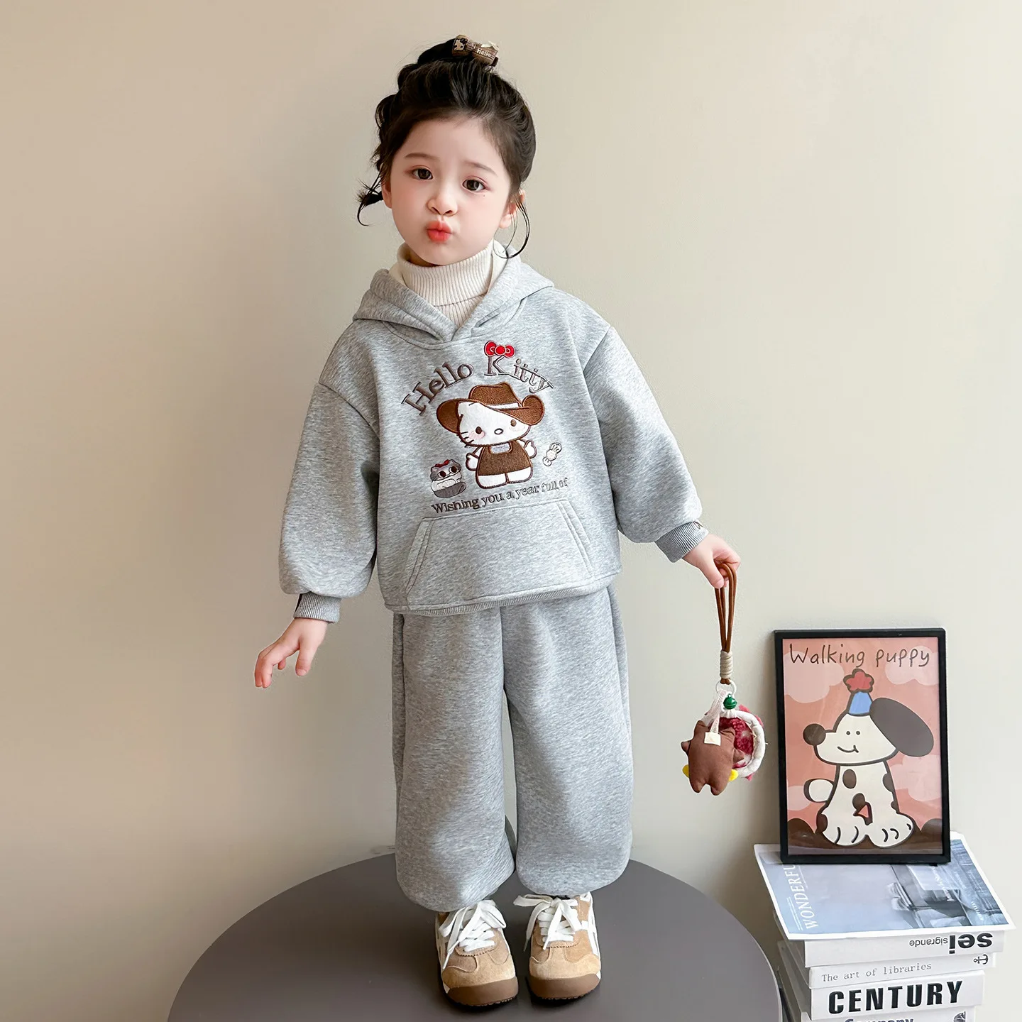 

Осенне-зимний толстый бархатный комплект с капюшоном для девочек в стиле аниме «Hello Kitty», детский милый повседневный зимний спортивный комплект из двух предметов с героями мультфильмов