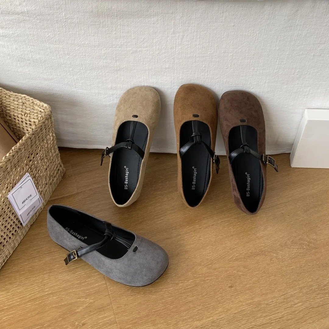 أحذية باليه مسطحة للنساء بإبزيم على شكل حرف T أحذية بدون كعب بمقدمة مستديرة أحذية غير رسمية مريحة أحذية ماري جين كلاسيكية باللون الرمادي المشمش