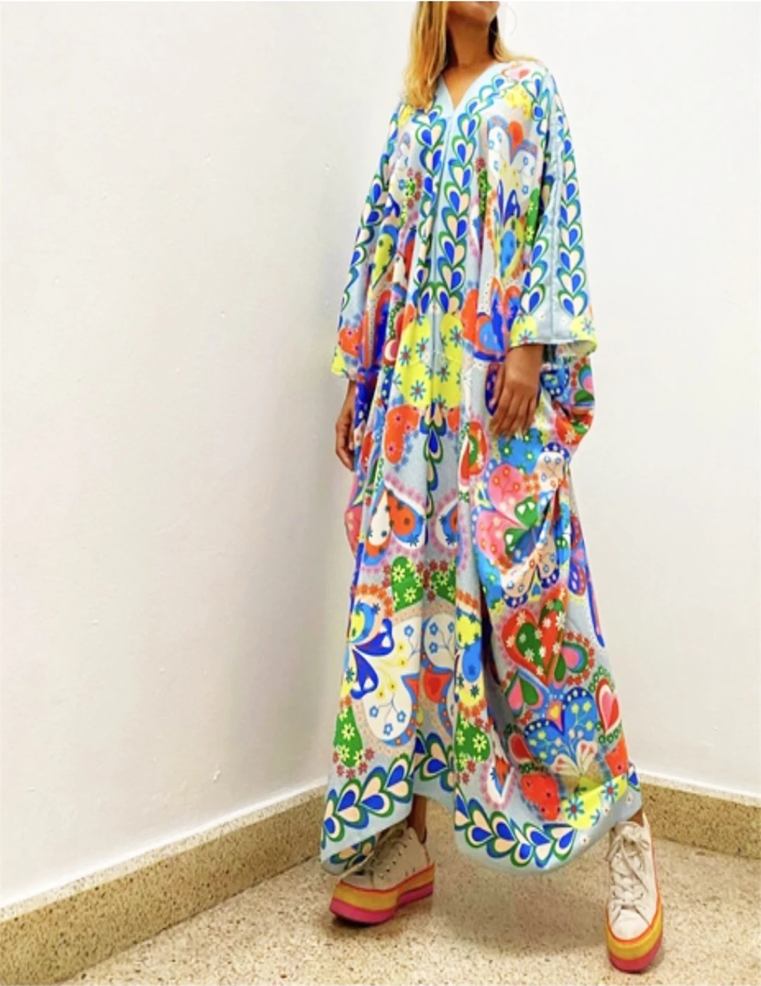 Middle East Fashion Blogger 2023 Summer Boho V-Neck Muslim Lady Batwing Sleeve Silk Printed Kaftan Dress Causal African Designer