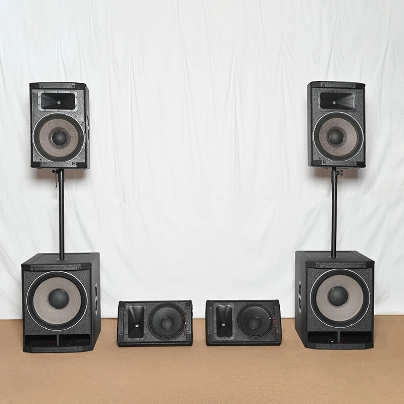 

Активная акустическая система PRX615M, 15 дюймов, цельная конструкция