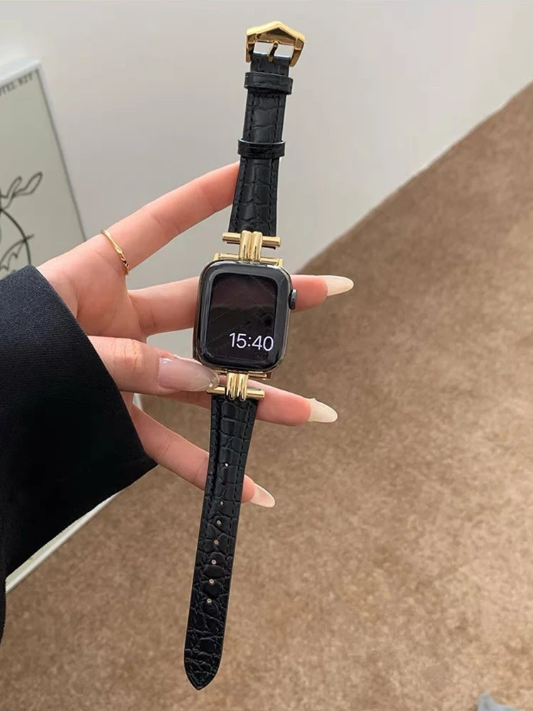 Correa de cuero delgada para Apple Watch Band 42mm 40 38 41 49 44 45mm pulsera de mujer con hebilla de Metal de lujo para iWatch 9 8 7 SE 6 5 4 3
