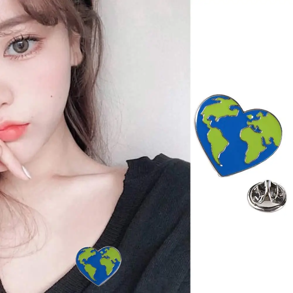 Fashion Lapel Pin Travel Commemorative Earth Badge Pin Heart Green Earth Brooch Emaliowana szpilka Mapa świata Broszki Szpilka