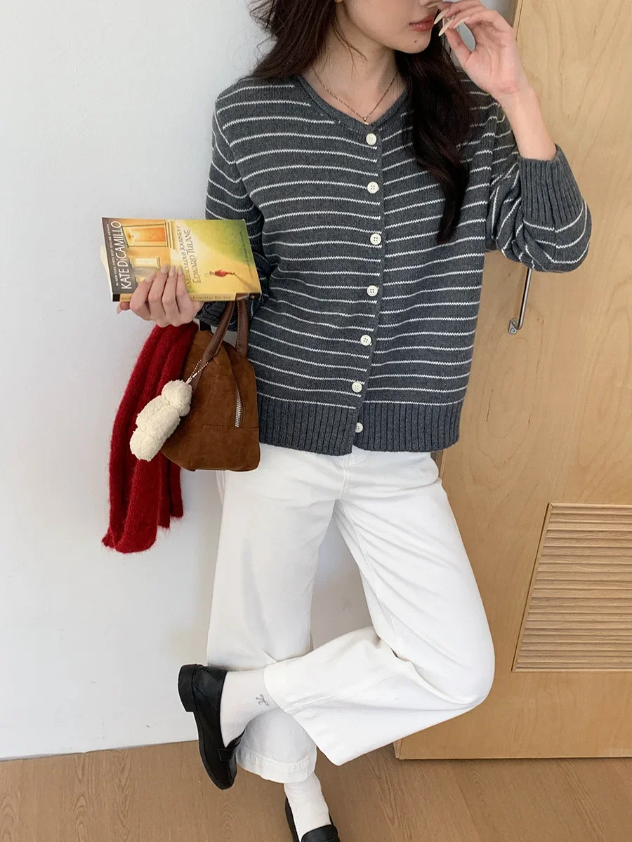 

Женский повседневный полосатый тонкий вязаный свитер с круглым вырезом, кардиган, пальто, осень 2024, новый трикотаж с рулонными краями для модных дам