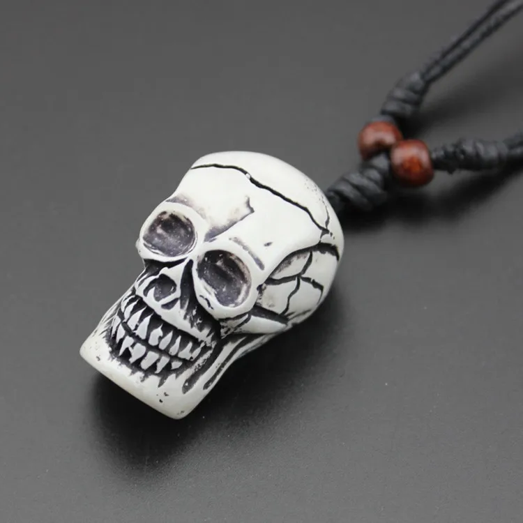 Vintage Fashion Men Jewellery Vintage Skeletal Carved Skull Necklace for Men Personality Skull Pendant Cross Jewelry Gift Collar