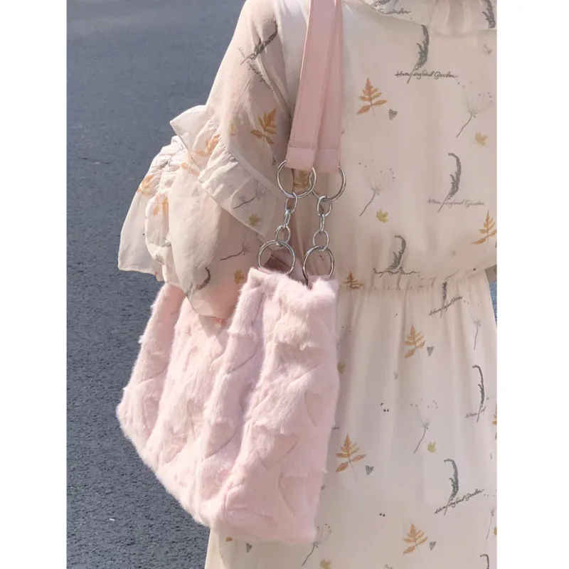 Plush Women's Messenger Bag Heart Large Capacity Shoulder Luxury Crossbody Handbags For Women  High Quality Exquisite Versatile 