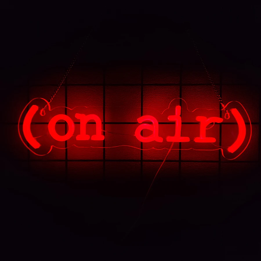 لافتات نيون من سلسلة Air، تستخدم لديكور استوديو التسجيل واستوديو البث واستوديو الموسيقى، وكهدايا للاعبين.