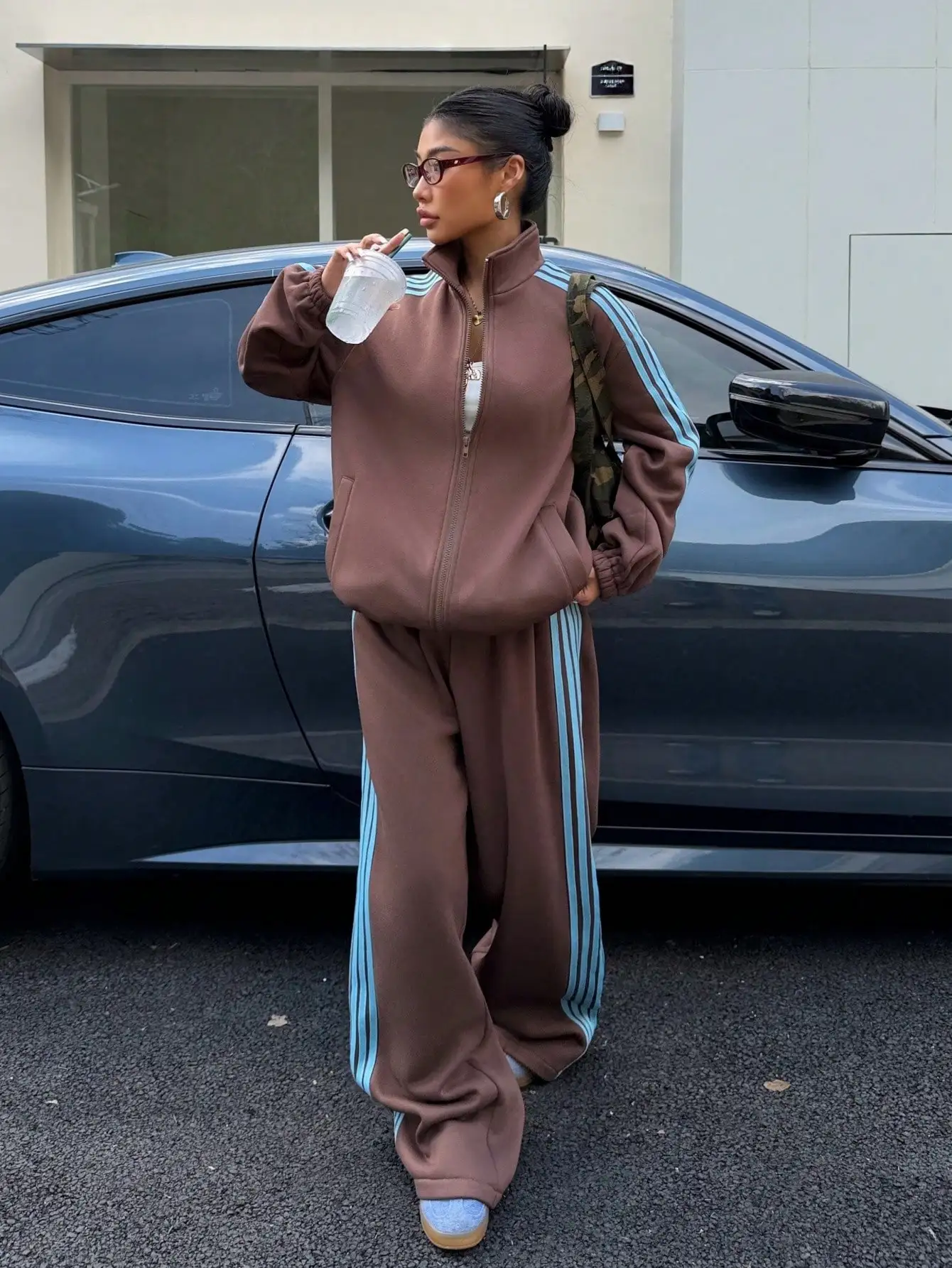 

Женский коричневый свободный спортивный костюм-двойка с синими полосками, на молнии, уличный стиль для осени и зимы
